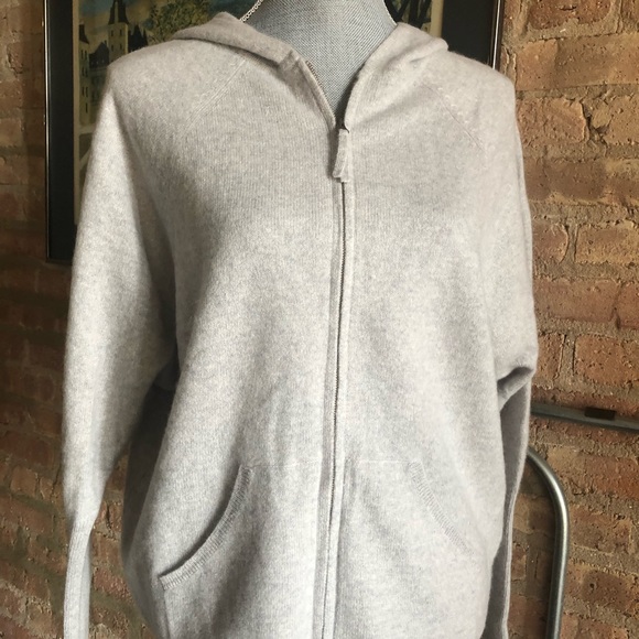 Saks fifth ave cashmere sweater M